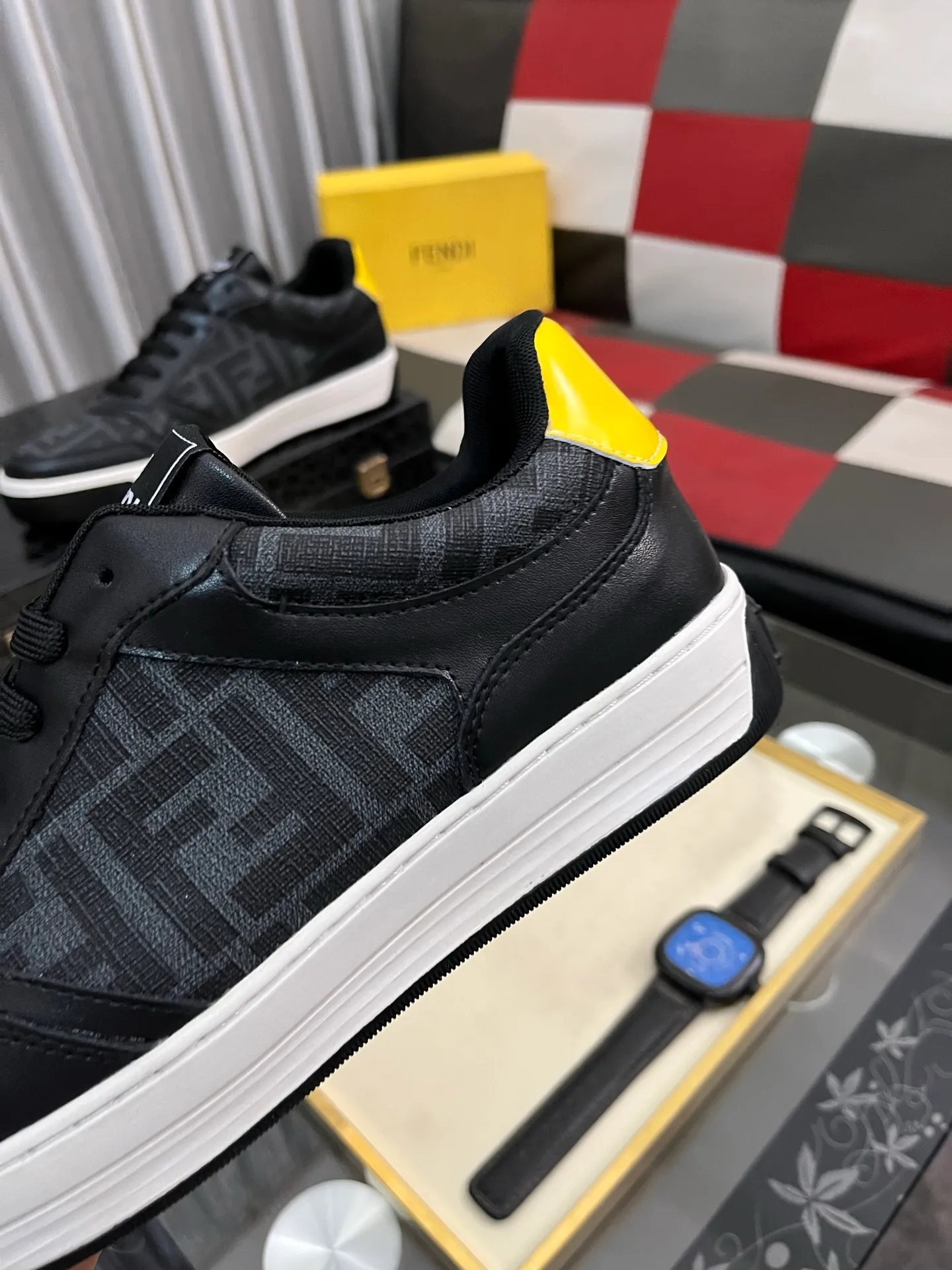 Men's Men's Shoes💰420⌚️⌚️[Fendi] Fendi's latest casual shoes for men! Available at counters simultaneously! A one-to-one replica of the original. Made entirely of imported top-grain calfskin, the interior is made of top-grain water-dyed cowhide, and the original factory-supplied rubber outsole. Leading new fashion concepts. Matching code: 38-443️⃣Colors available